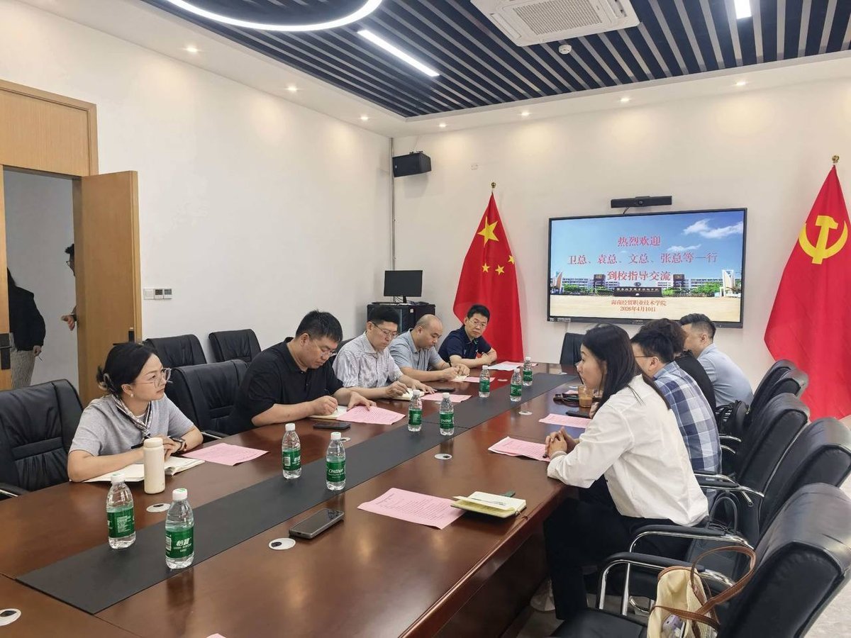 Round-table at UCADES